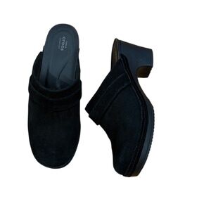 New Rare Black suede Crocs Sarah Clogs Mules US 7